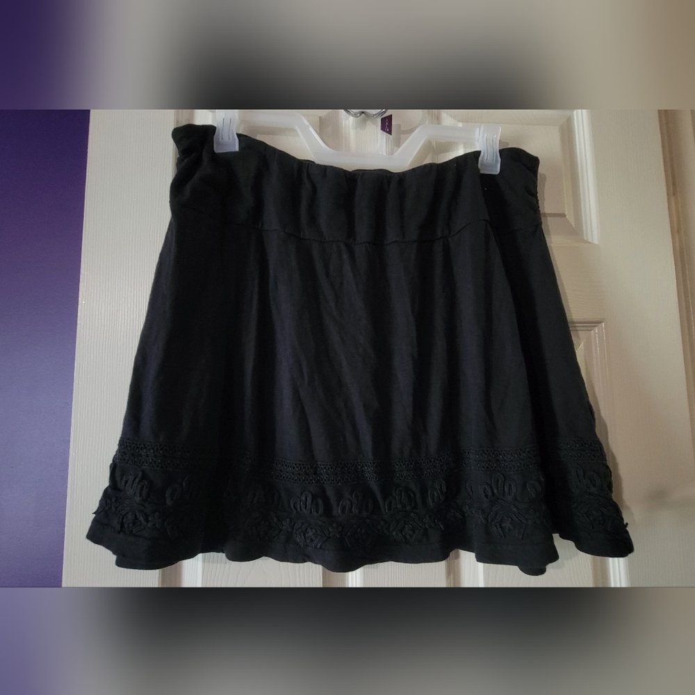 Cabela's comfy black embroidered short skirt Size XL